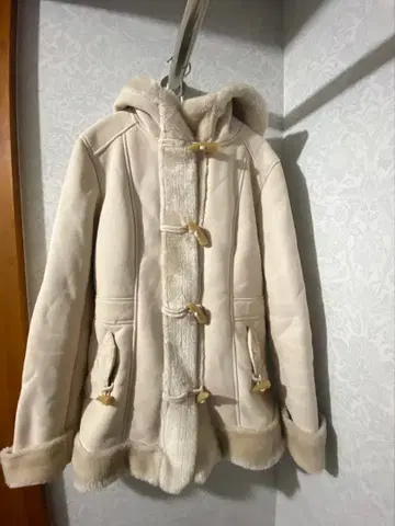 anyFAM 후드 부착 무스탕 코트 사이즈 2