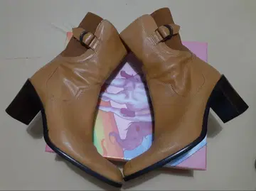 득템! 베이지 가죽 앵클부츠