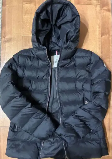 Moncler 블랙 다운 자켓 후드 부착