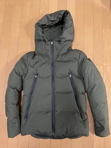 INHERIT 후드 부착 다운 자켓 올리브 그린