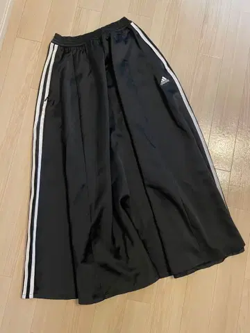 adidas 블랙 스커트