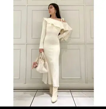 스나이델 택 포함 새상품 오프숄더 프릴 니트 원피스