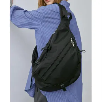 un/neu 안노이 발수 멀티 아웃 포켓 문 바디백