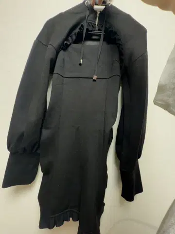 bubbles 블랙 프릴 미니 원피스 지뢰