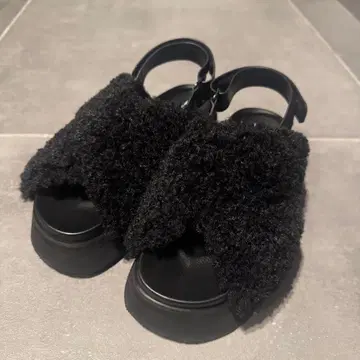 MAISON MAVERICK PRESENTS 퍼 샌들 23.5~24cm