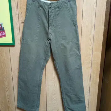 올리브 그린 카고 팬츠