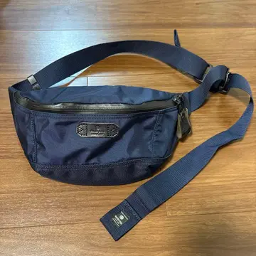 마스터피스 네이비 나일론 바디백