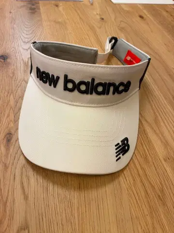 새상품급 new balance 선바이저 화이트