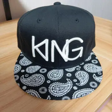 KING 스냅백 캡 블랙