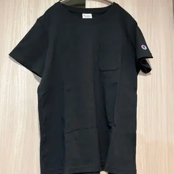 Champion 블랙 T셔츠 가슴 포켓 있음