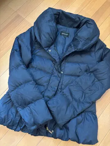 QUEENS COURT 네이비 다운 자켓