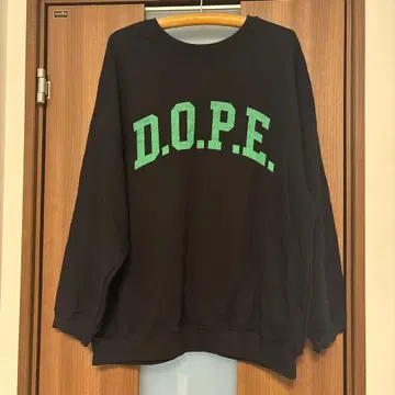 시뇽 D.O.P.E. 오버 사이즈 맨투맨 블랙