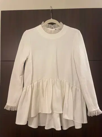 트루 바이 마리코 오이카와 Eloise 페플럼 블라우스