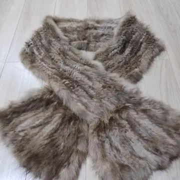 브라운 계열 퍼 숄 머플러