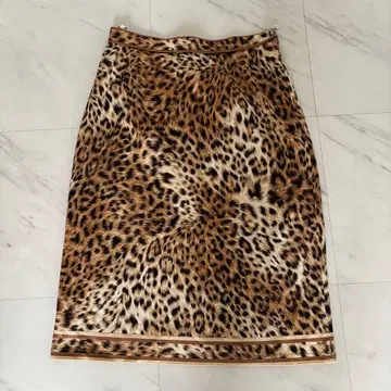 새상품급 LEONARD FASHION 미디 스커트 레오파드/레오파드 무늬