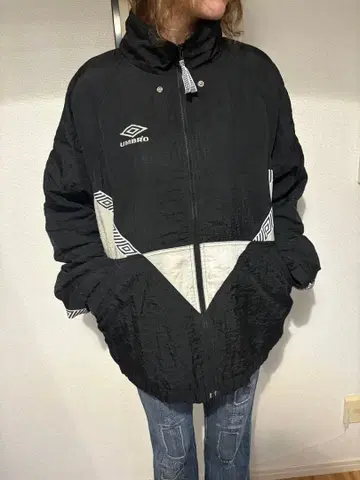 Umbro 90s 충전솜 나일론 자켓 블랙 화이트