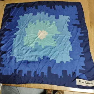 피에르 가르뎅 PIERRE CARDIN 실크 100% 블루 계열 스카프