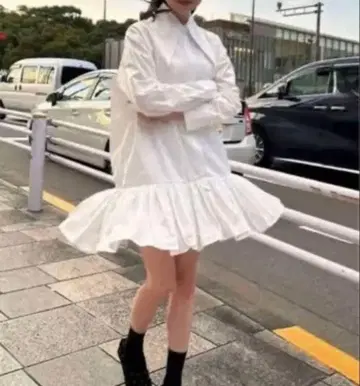 BIBIY 화이트 프릴 긴팔 셔츠 드레스