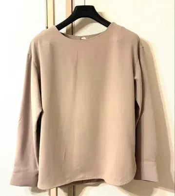 어반 리서치 로쏘 긴팔 블라우스 베이지