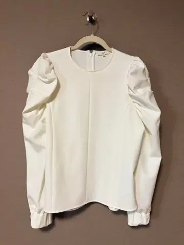 yori 턱 숄더 블라우스 36 새상품급