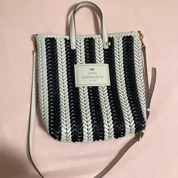 Neeson  토트 ANYA HINDMARCH