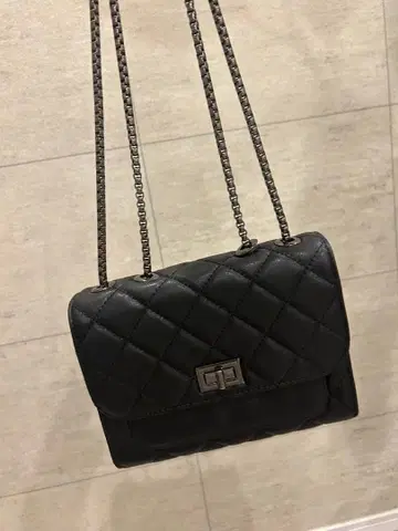 인기!! 블랙 퀼팅 숄더백