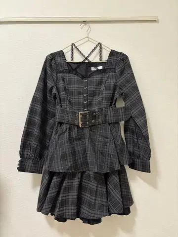 pium 프론트 후크 티어드 미니 원피스 블랙 체크