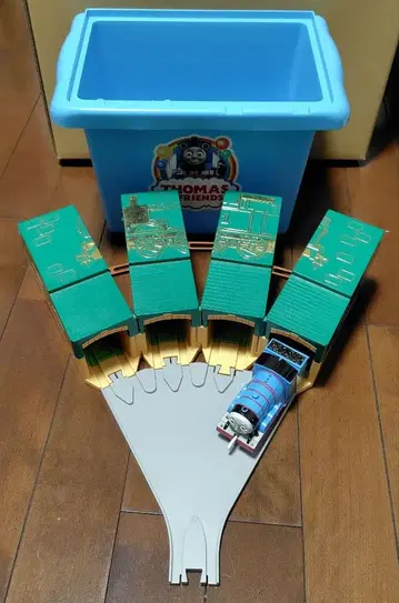 토마스 & 프렌즈 시리즈 기관고 중고품 프라레일 코로코로 고든 포함