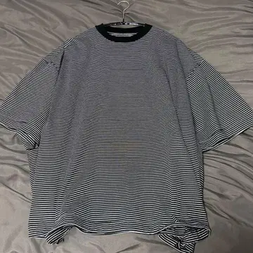 is-ness BALLOON BORDER T-SHIRT