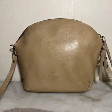 TIDEWAY 내추럴 베이지 가죽 숄더백