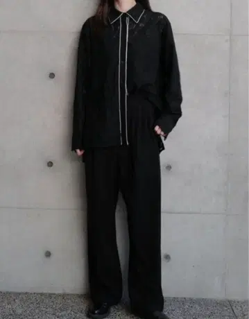 machatt 파이핑 레이스 셔츠 블랙