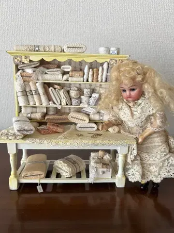 영국 미니어처 앤티크 레이스 가게