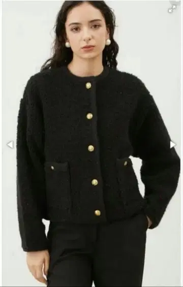 Mila Owen 금장 버튼 노카라 컴팩트 라메 니트 자켓