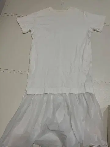 화이트 반팔 롱 원피스 프릴