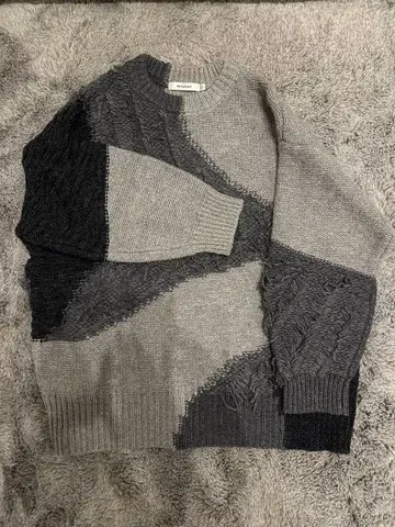 지오메트릭 패턴 그레이 계열 니트