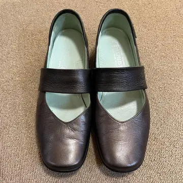 US7 [메피스토] 천연 가죽 스트랩 펌프스 브라운