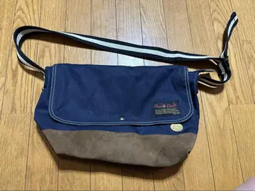 Snoot Duck 숄더백 네이비/브라운