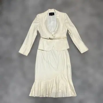 아이보리 벨트 포함 수트 세트