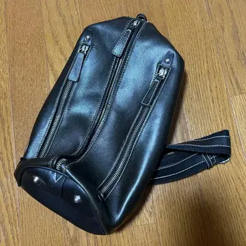 유나이티드 옴 숄더백 브라운