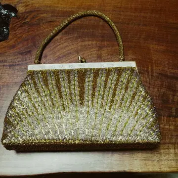 골드 비즈 부채꼴 클러치백