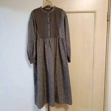 브라운 계열 플라워 프린트 긴팔 원피스