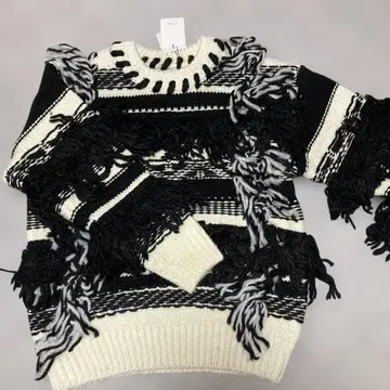 미사용 새상품 ETRE tokyo 자카드 프린지 니트