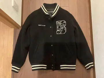 백 채널 블랙 바시티 자켓