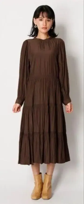 브라운 긴팔 원피스 플레어 스커트