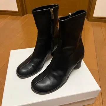 컨디션 최상, 단 한 번 착용 [르탈론] 트랙 밑창 핏 숏부츠 힐 6cm