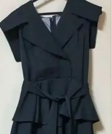 다즐린 아지메 플리츠 트렌치 원피스 차콜 그레이