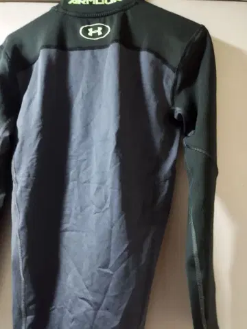 언더아머 트레이닝 셔츠 중고 새상품급