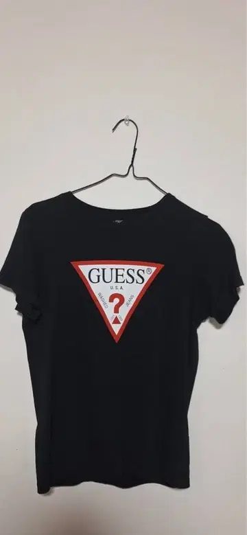 [새상품급] GUESS 게스 로고T셔츠 블랙 반팔 트라이앵글 로고