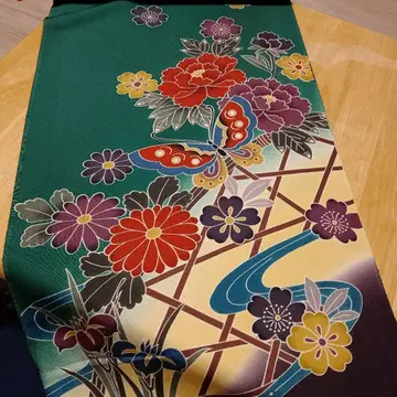 후리소데 옷감 나비와 꽃 그린 컬러