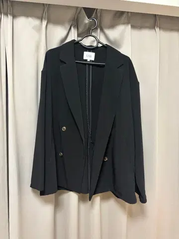 LILL 폴리트로 빅 실루엣 루즈핏 더블 테일러드 자켓